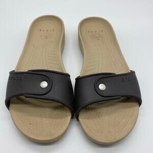 Women’s Sz 7 Brown Crocs